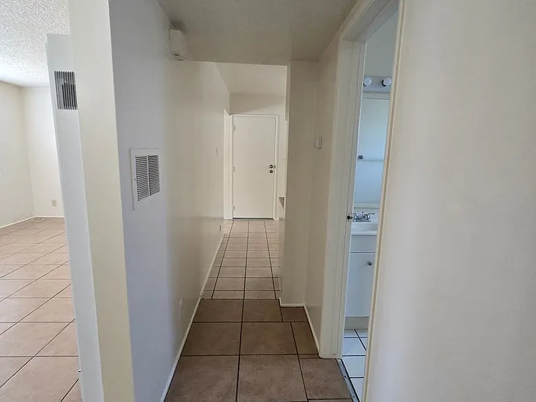 461 N Franklin St — Photo 14