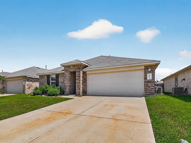 18361 Timbermill Ln — Photo 3