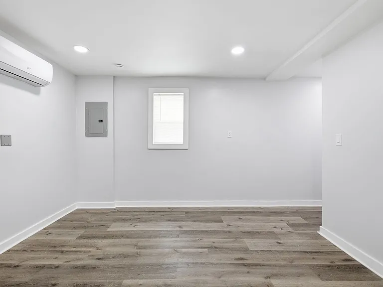 2336 Clifton Ave — Photo 20