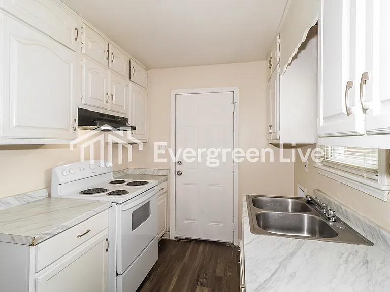 4053 Chippewa Rd — Photo 5