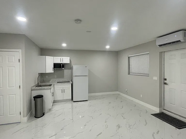 221 NE 23rd Ave #A — Photo 32