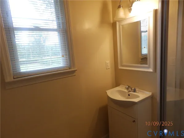 860 Lebanon Rd, Spring Grove, VA 23881