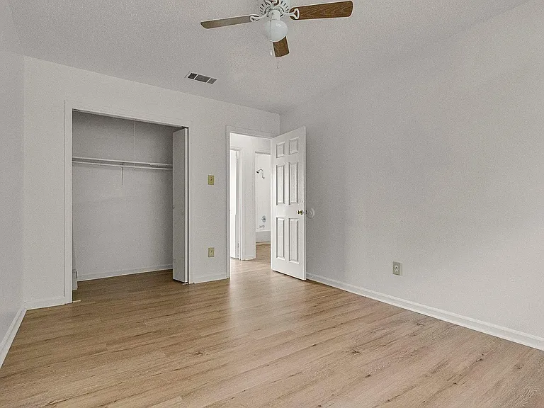 2605 W 58th St #8 — Photo 12