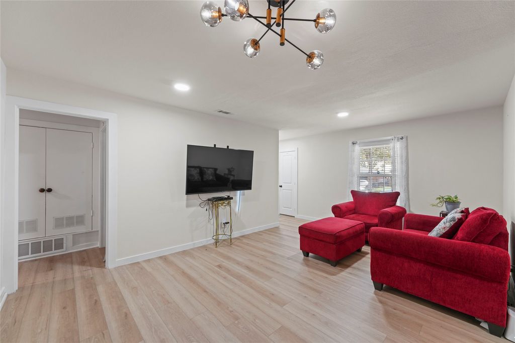 Apartment in Dallas - View 5
