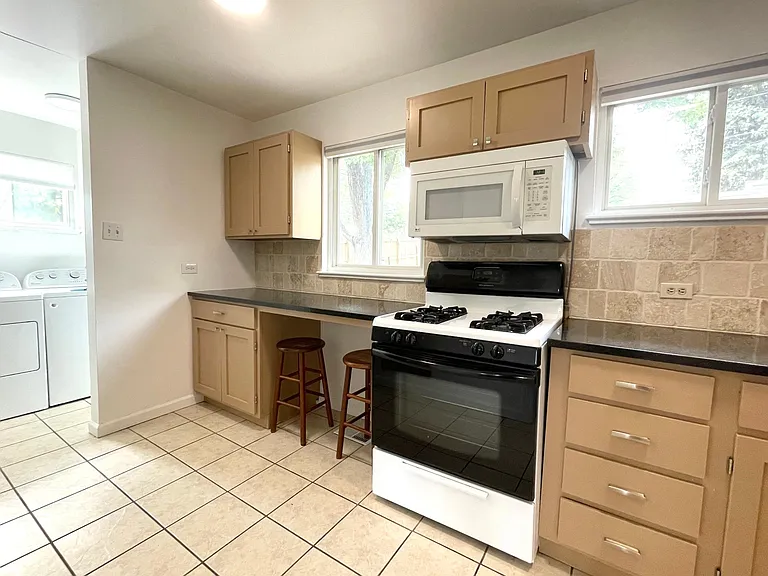 4895 Beach Ct — Photo 14