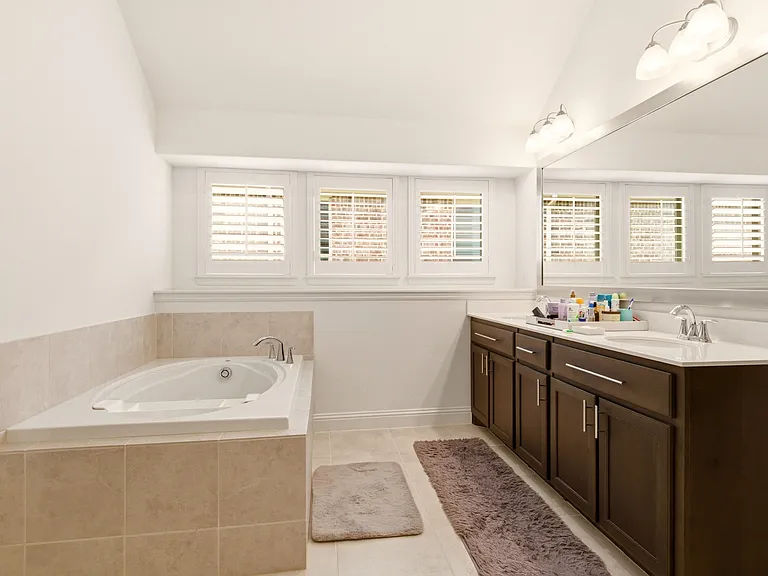 510 Royal Oaks Ln — Photo 19