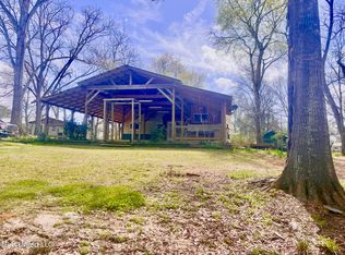 17 B St S, Bay Springs, MS 39422