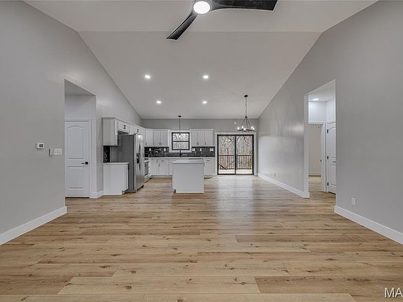 5th image of 1774 Stoney Point Rd