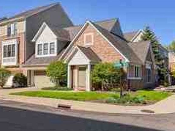 Exterior Neighborhood (street photo)