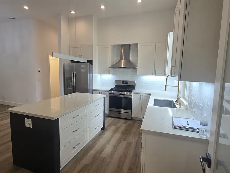 1649 La Salle Ave #1649 — Photo 3
