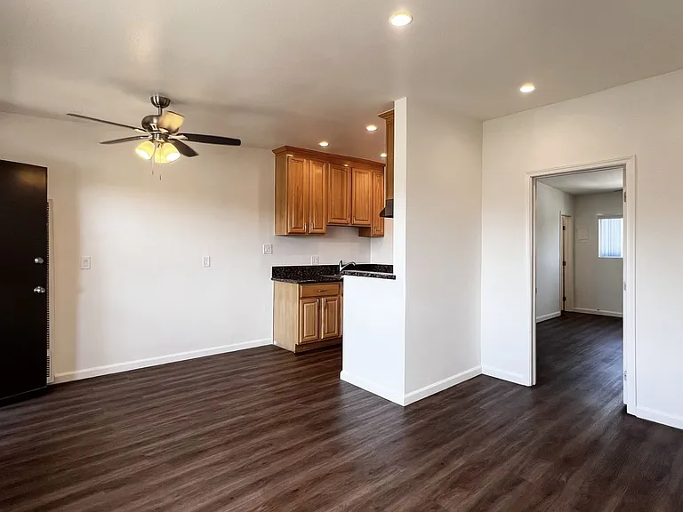 1713 W Malvern Ave #D — Photo 5