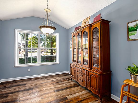 4th image of 212 Woodfield Way