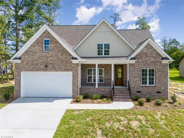 7612 Monty Dr, Kernersville, NC 27284