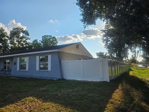 2nd image of 802 Windsor Cir