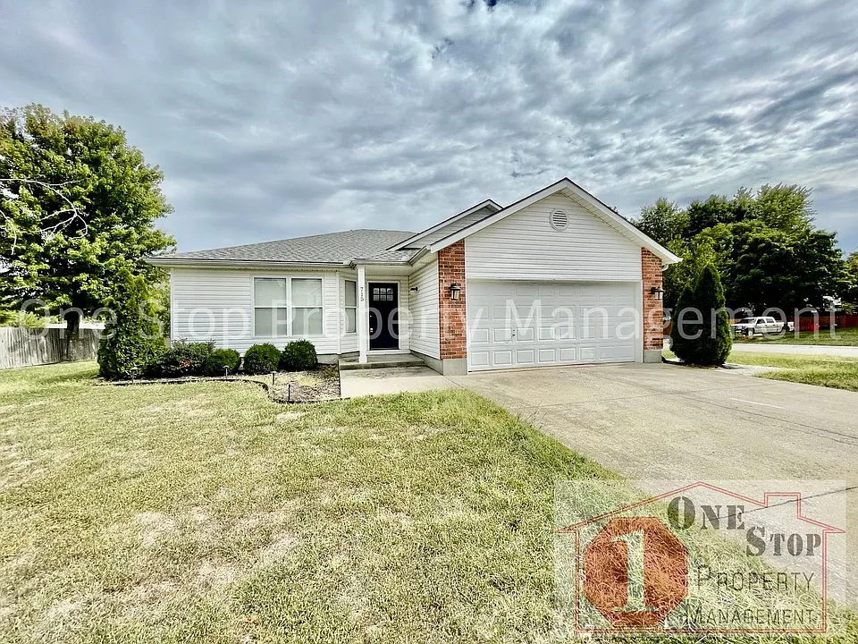 715 SW Graystone Dr
