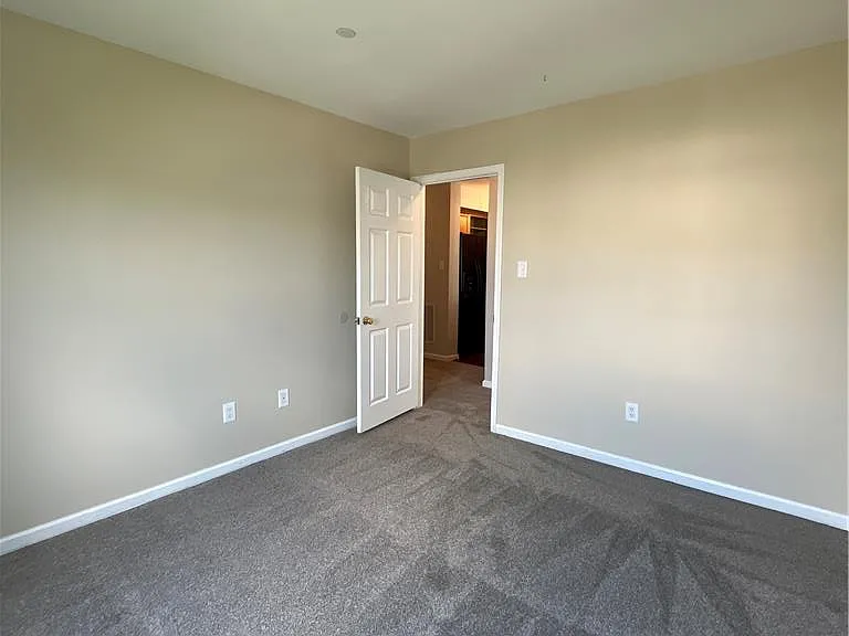 28 Wagon Wheel Rd #28 — Photo 6