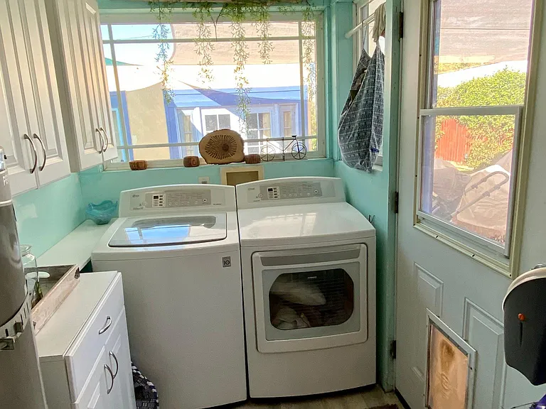 533 S Walnut Ave — Photo 10