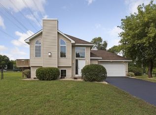 11952 Chesholm Ln, Eden Prairie, MN 55347