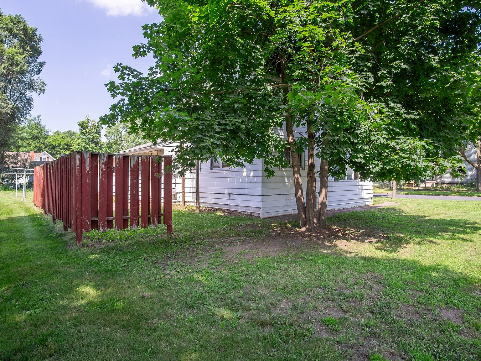 7 bed, 2541 sqft, $1,950 — Photo 3