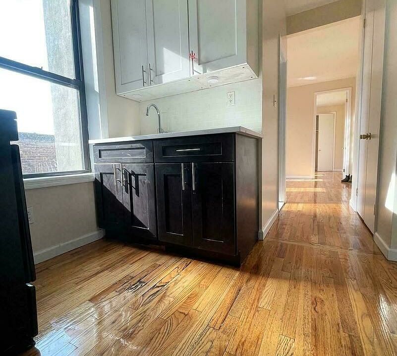 2nd image of 1231 Lincoln Pl #C17