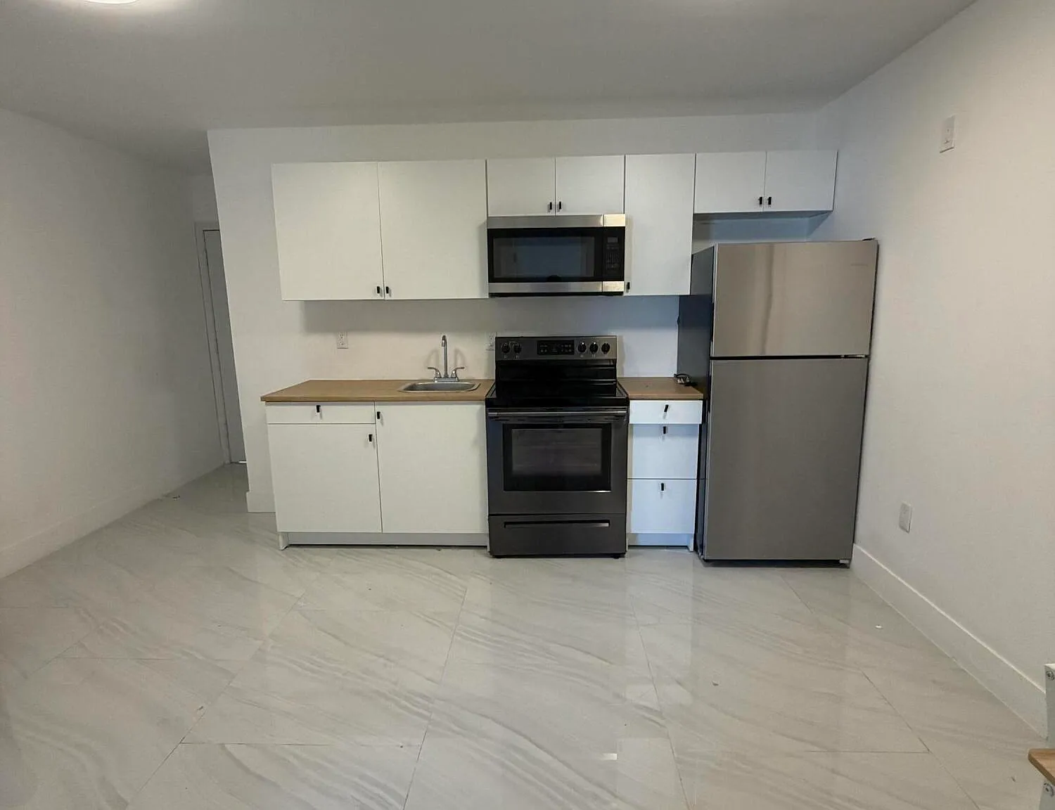 2 bed, 1.0 bath, 749 sqft, $2,400 — Photo 4