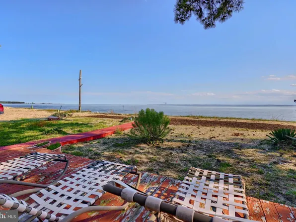 13985 Cornfield Harbor Dr, Scotland, MD 20687