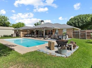 528 E Market St, Mabank, TX 75147