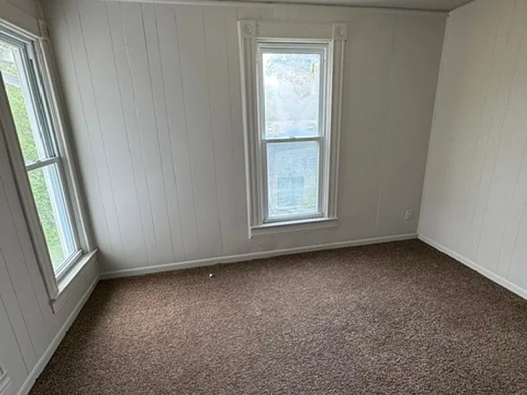 1009 E Lewis St — Photo 9