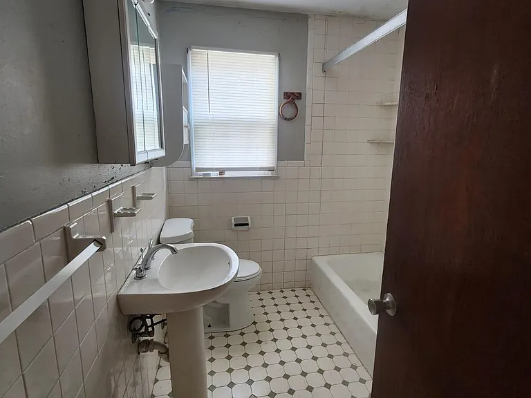 7 Hemlock St — Photo 11