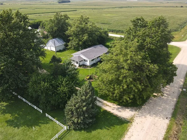 2403 150th Ave, Manchester, IA 52057
