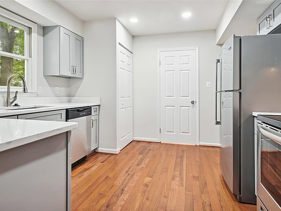 2nd image of 1636 La Salle Ave