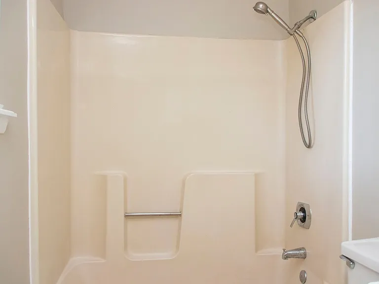809 Bishop Cir — Photo 24