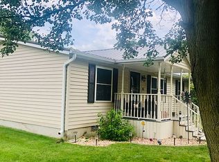 300 S Park St, Findlay, IL 62534