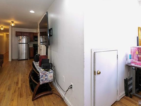 4th image of 27 Westervelt Pl