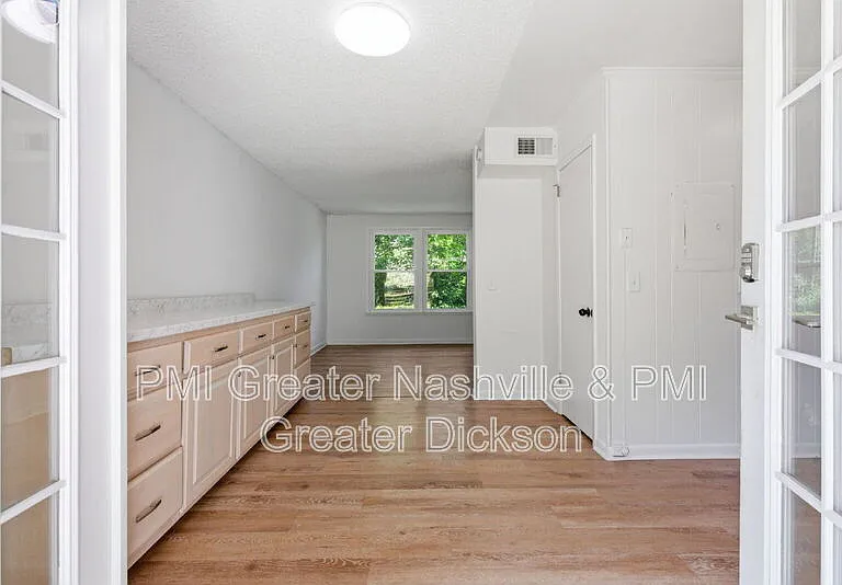 704 McPherson Dr — Photo 8