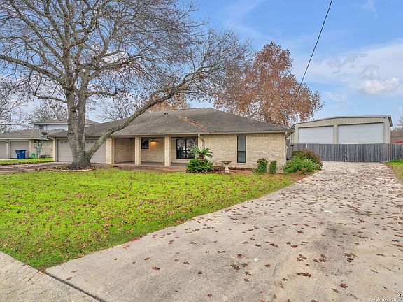 5th image of 1323 Lake Winds Cir
