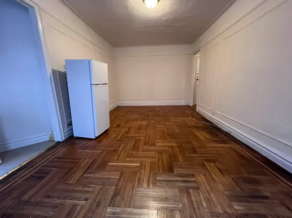 89-15 Parsons Boulevard image 1 of 4