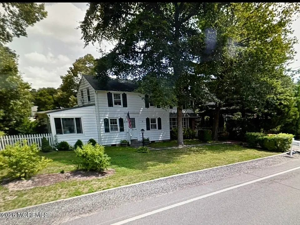 75 Clearwater Dr