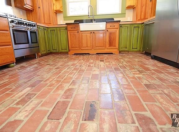 2nd image of 820 Jackson St