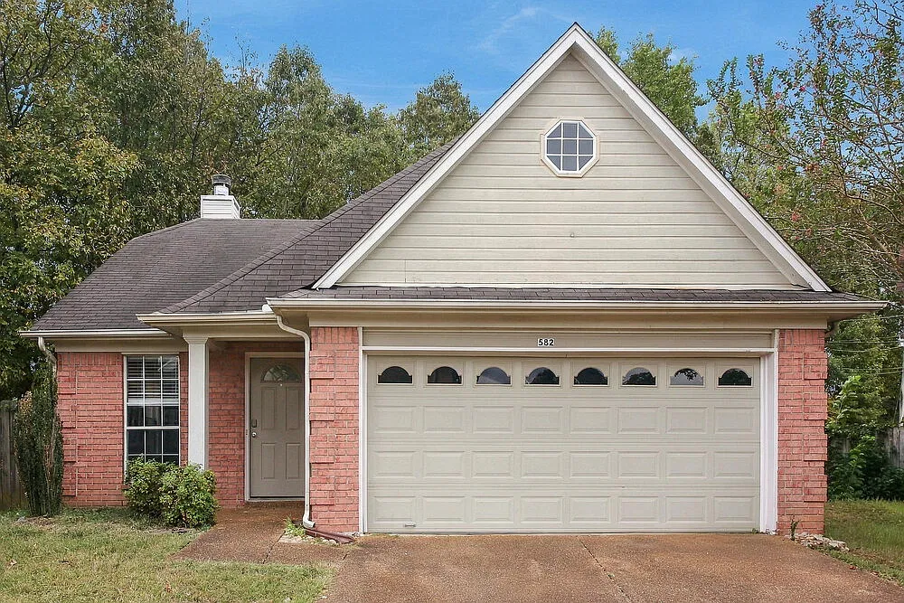 3 bed, 2.0 bath, 1253 sqft, $1,600 — Photo 1