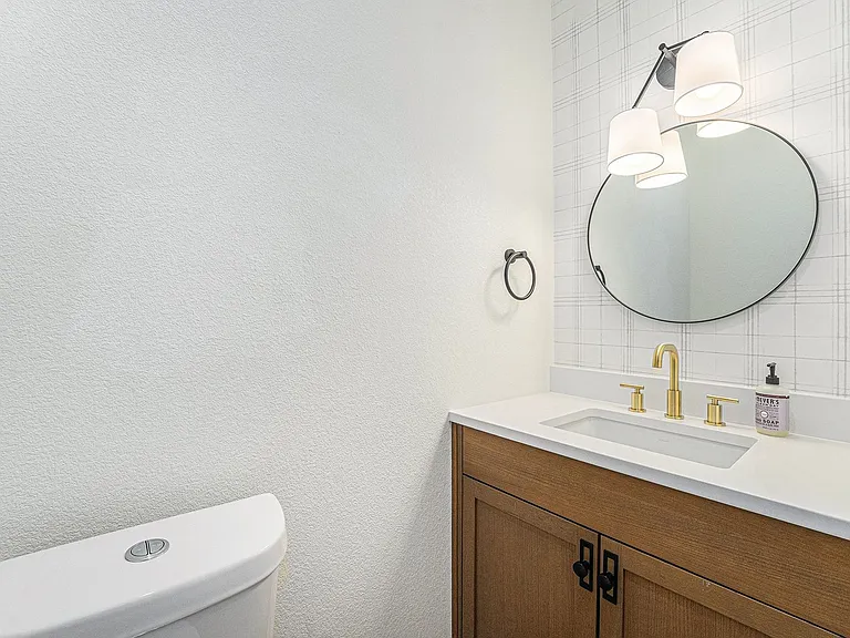 1331 Newton St — Photo 7