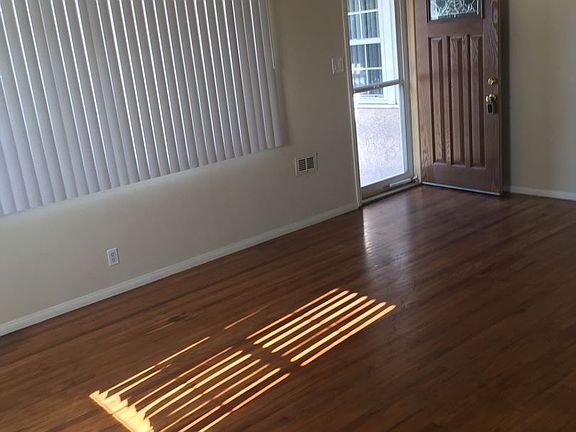 3rd image of 802 Crenshaw Blvd