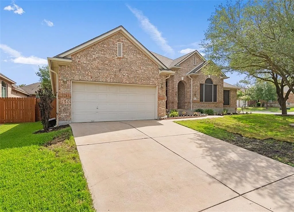 5 bed, 3.5 bath, 2796 sqft, $2,950 — Photo 1