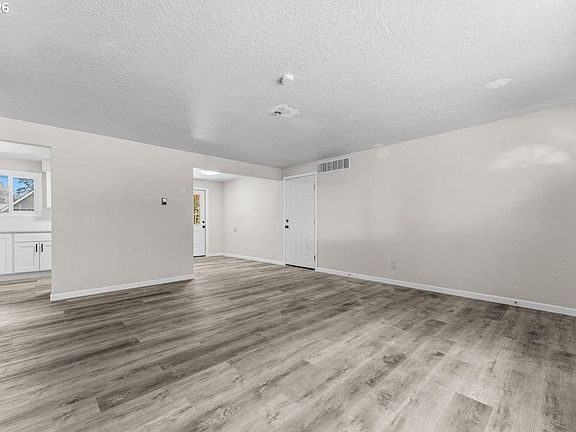 3rd image of 210 NE 167th Pl