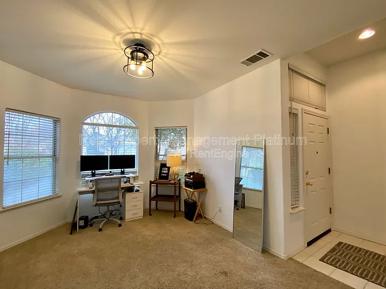 4872 N Crestmoor Ave — Photo 8