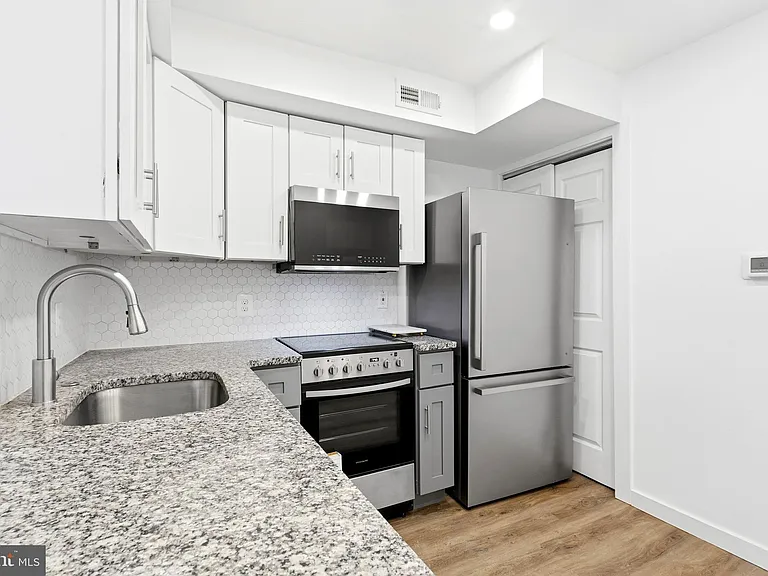 2148 N Franklin St #2 — Photo 5