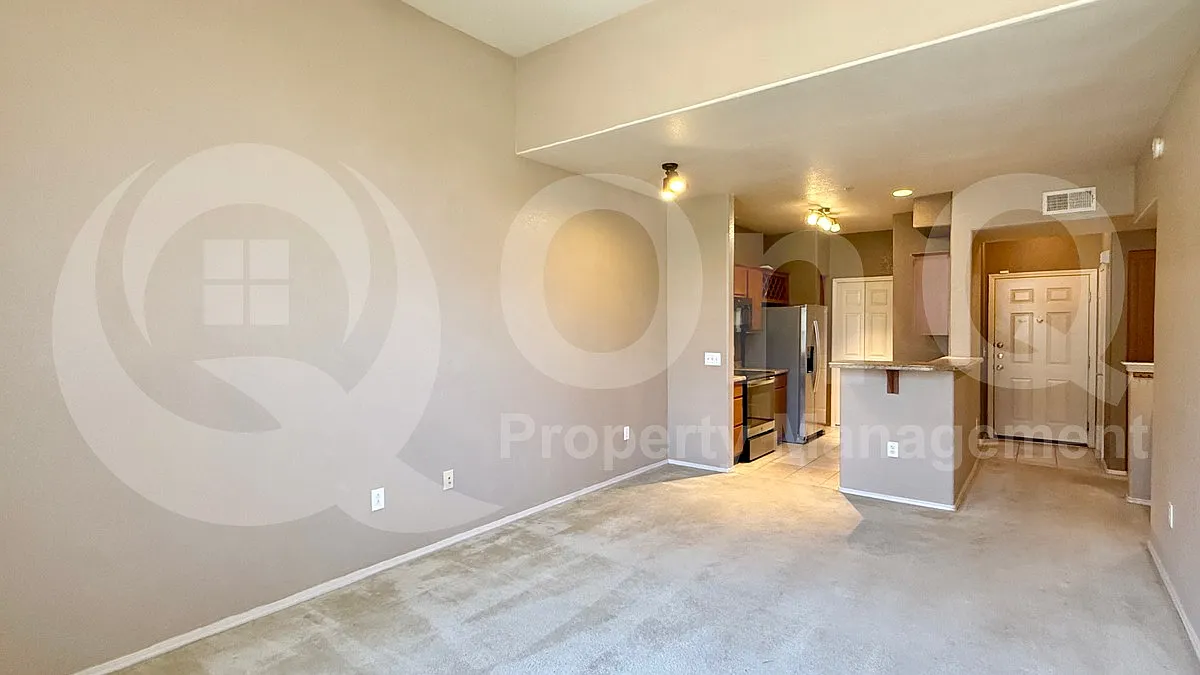 1 bed, 1.0 bath, 727 sqft, $1,049 — Photo 3