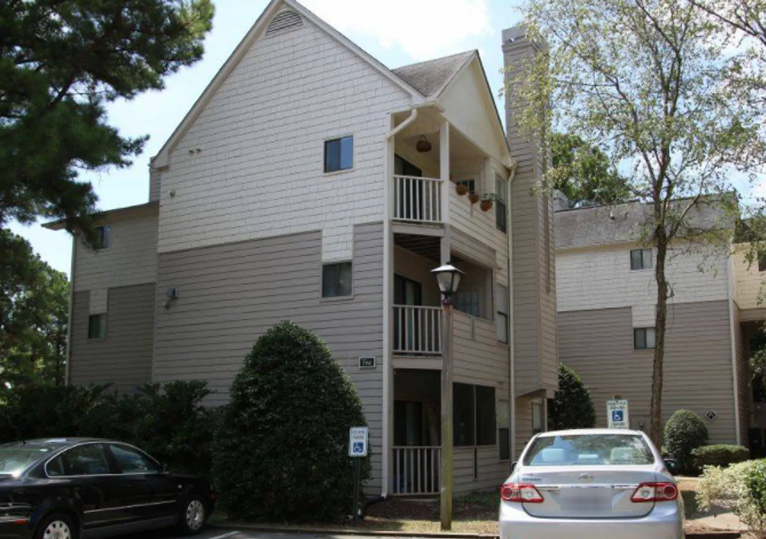Beautiful 1 bedroom condo minutes from Southpoint — Photo 1