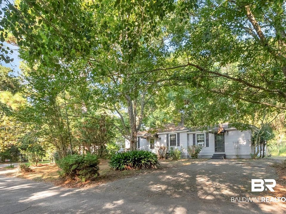 1st image of 300 Pineview Ln