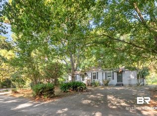 300 Pineview Ln, Mobile, AL 36608
